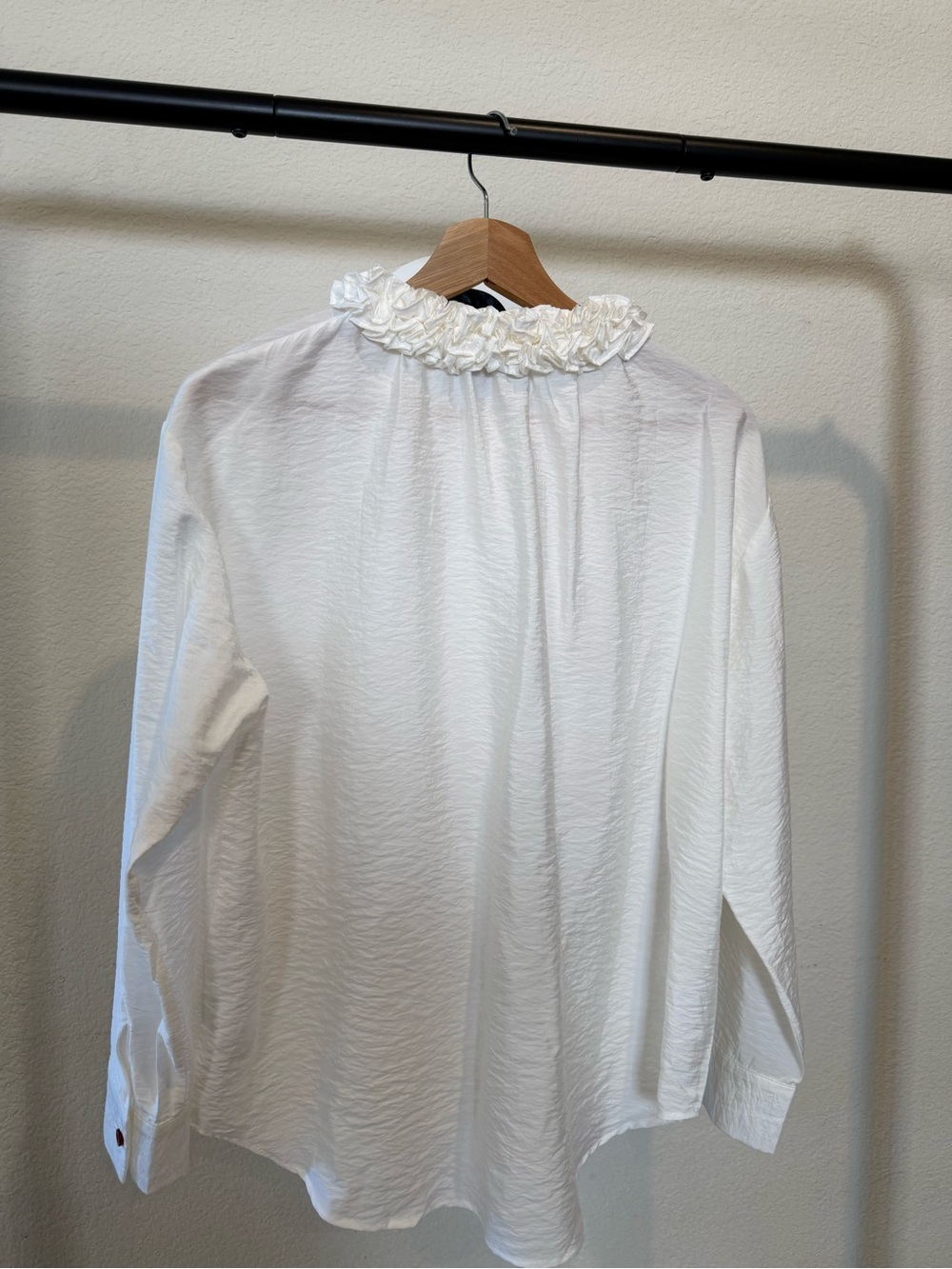 White Ruffle-Collar Button-Up Shirt - Picture 4 of 11